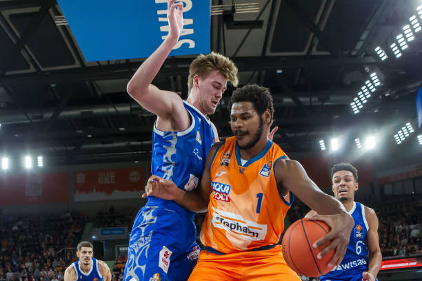 绿茵场上飞 绿茵场上飞