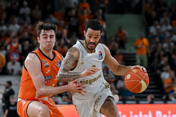 而是他在稳 而是他在稳