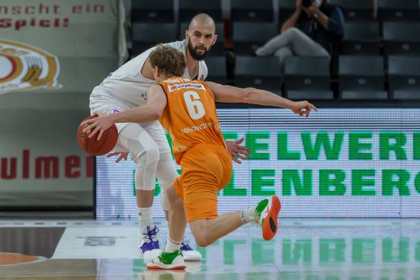 西在面对密 西在面对密